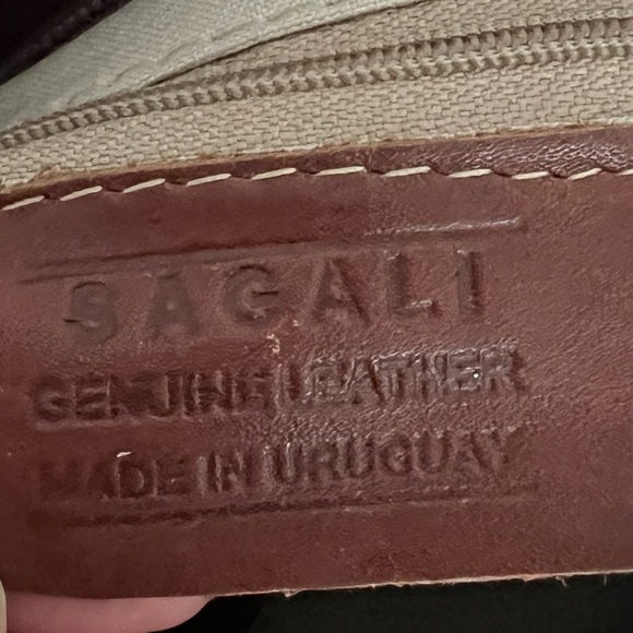 Genuine leather shoulder satchel. Made in Uruguay. ✨ - Picture 2 of 12